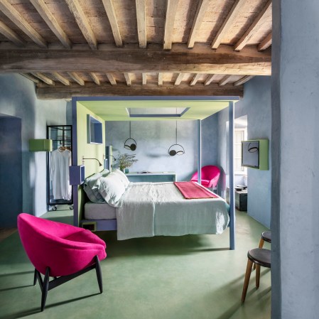 monteverdi-tuscany-colorful-bedroom