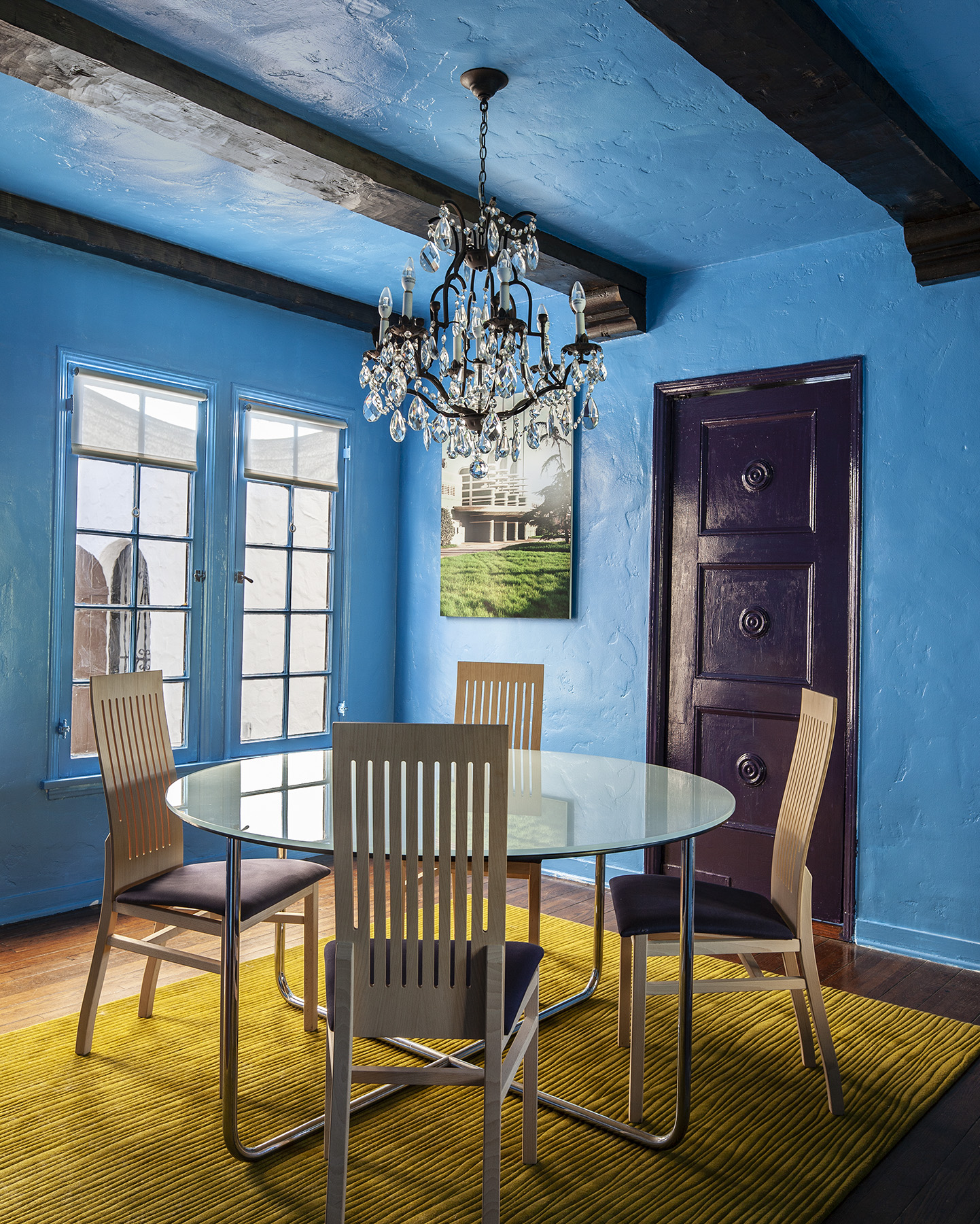 blue-plaster-wall-dining-room
