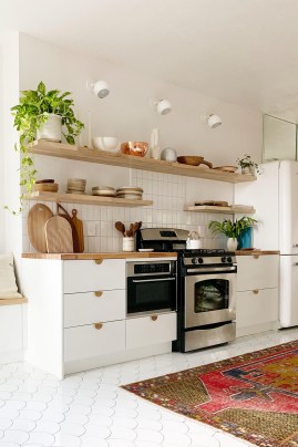 How a Designer Turned an ‘80s Kitchen into a Haven Connected to the ...