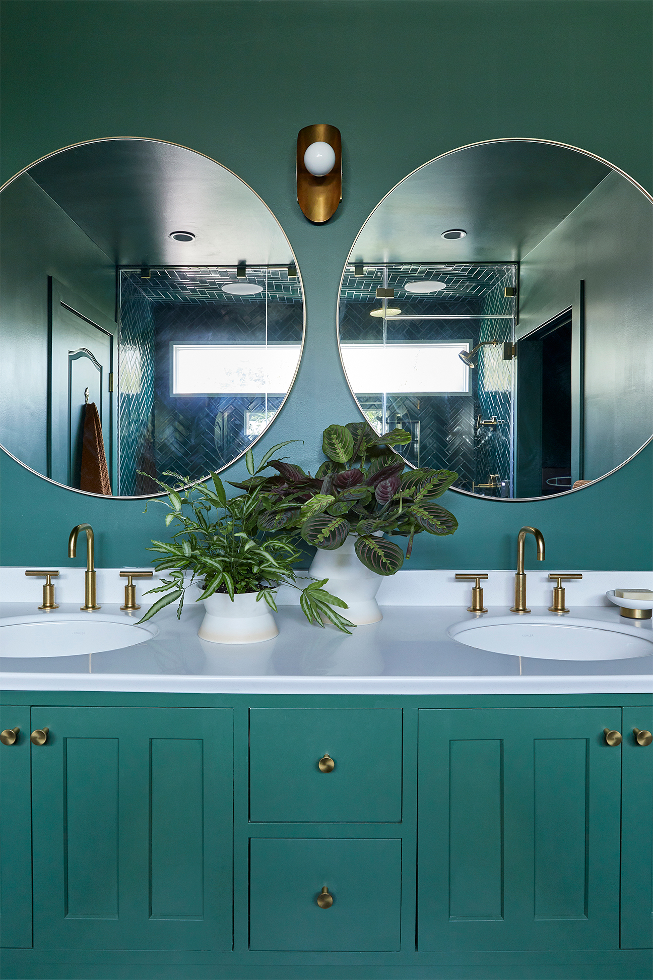 round mirror vanity