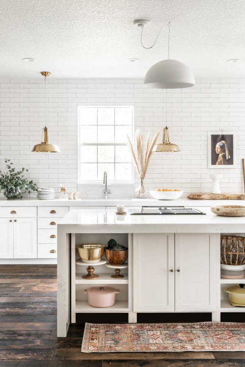 A Florida Designer Reinvents Her Kitchen By Removing the Upper Cabinets