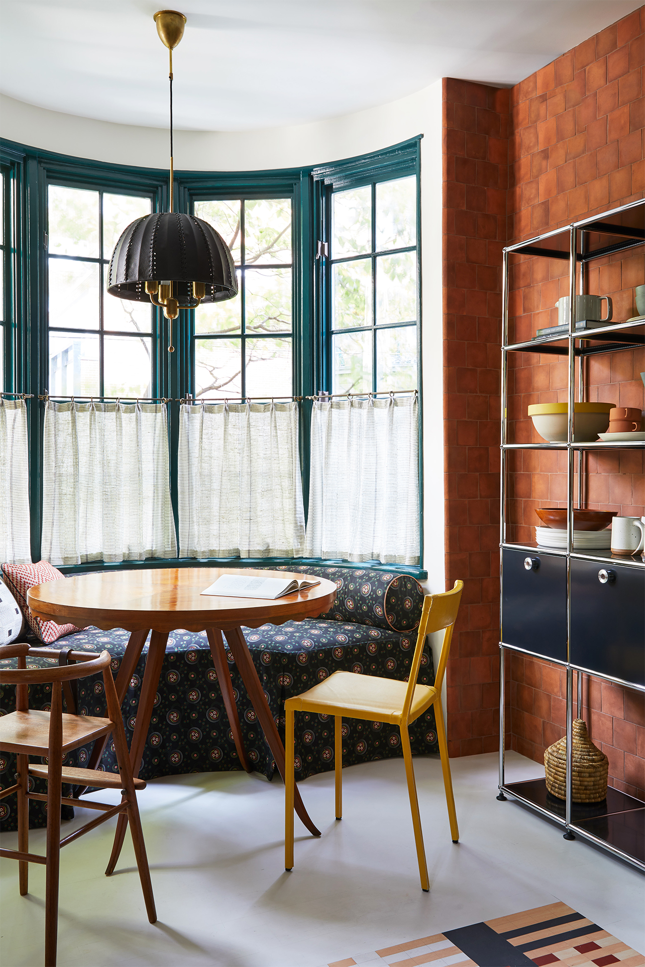 Curbed Breakfast Nook With Banquette