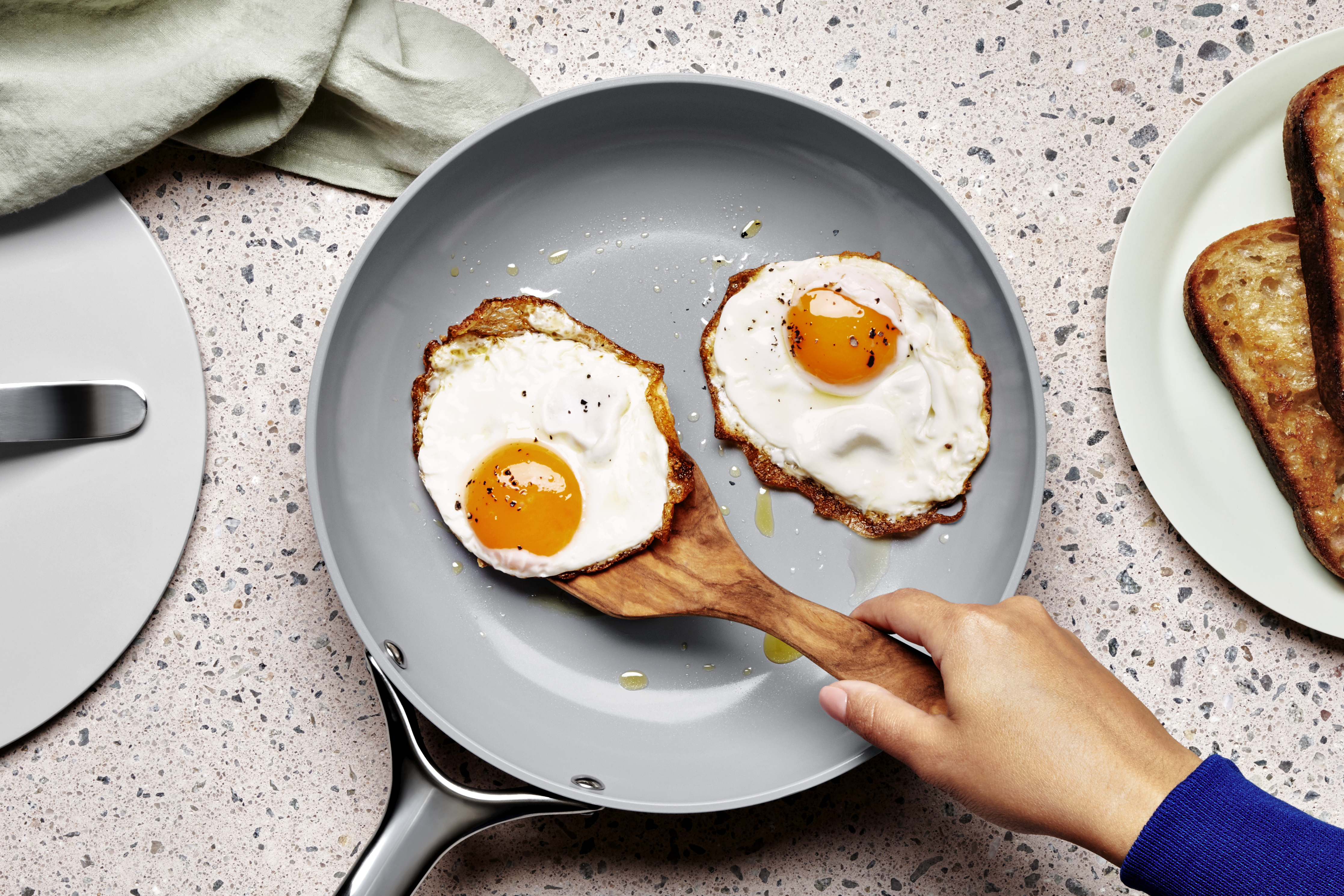 grey-pan-with-fried-eggs