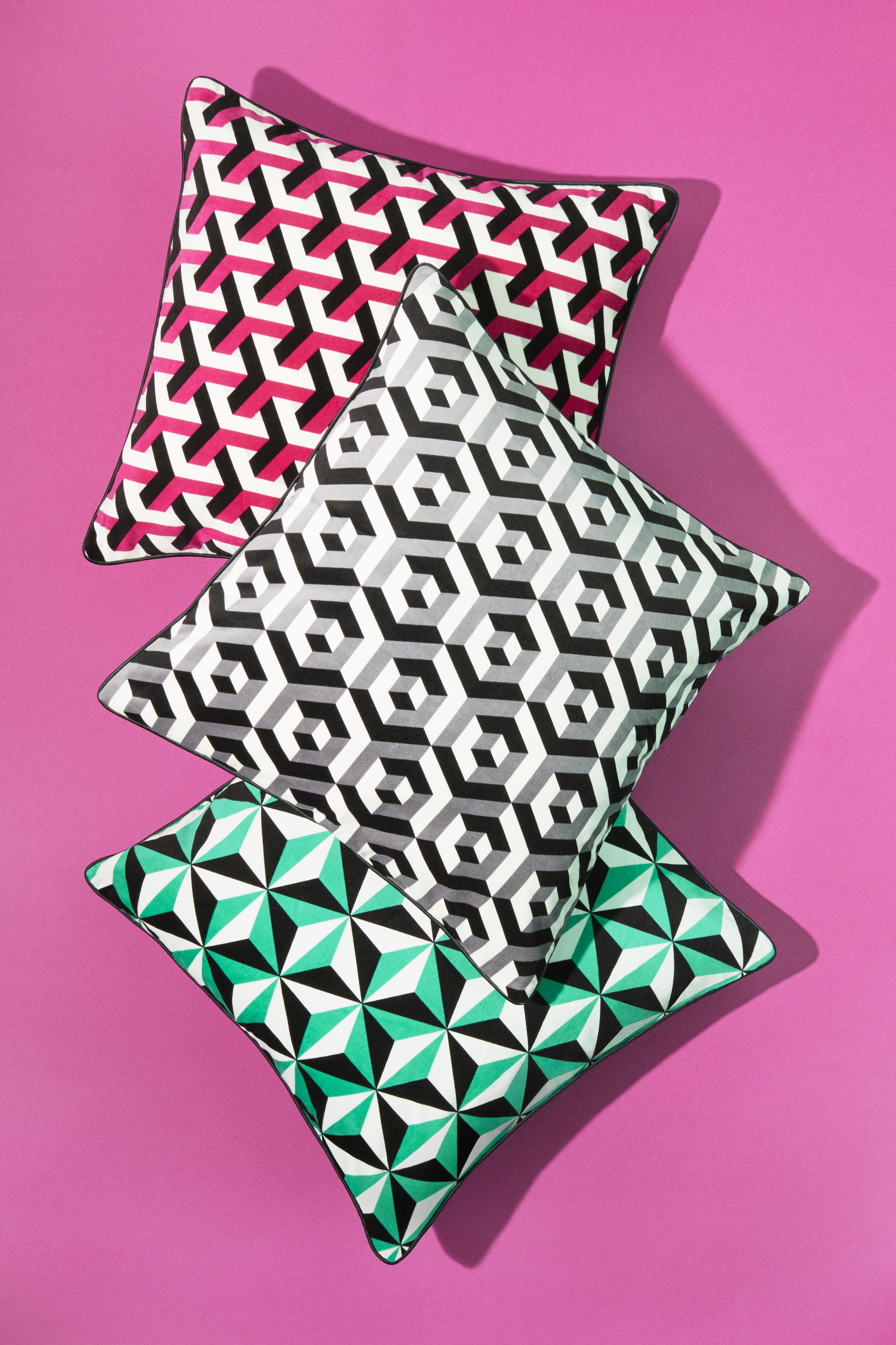 bold-printed-pillows