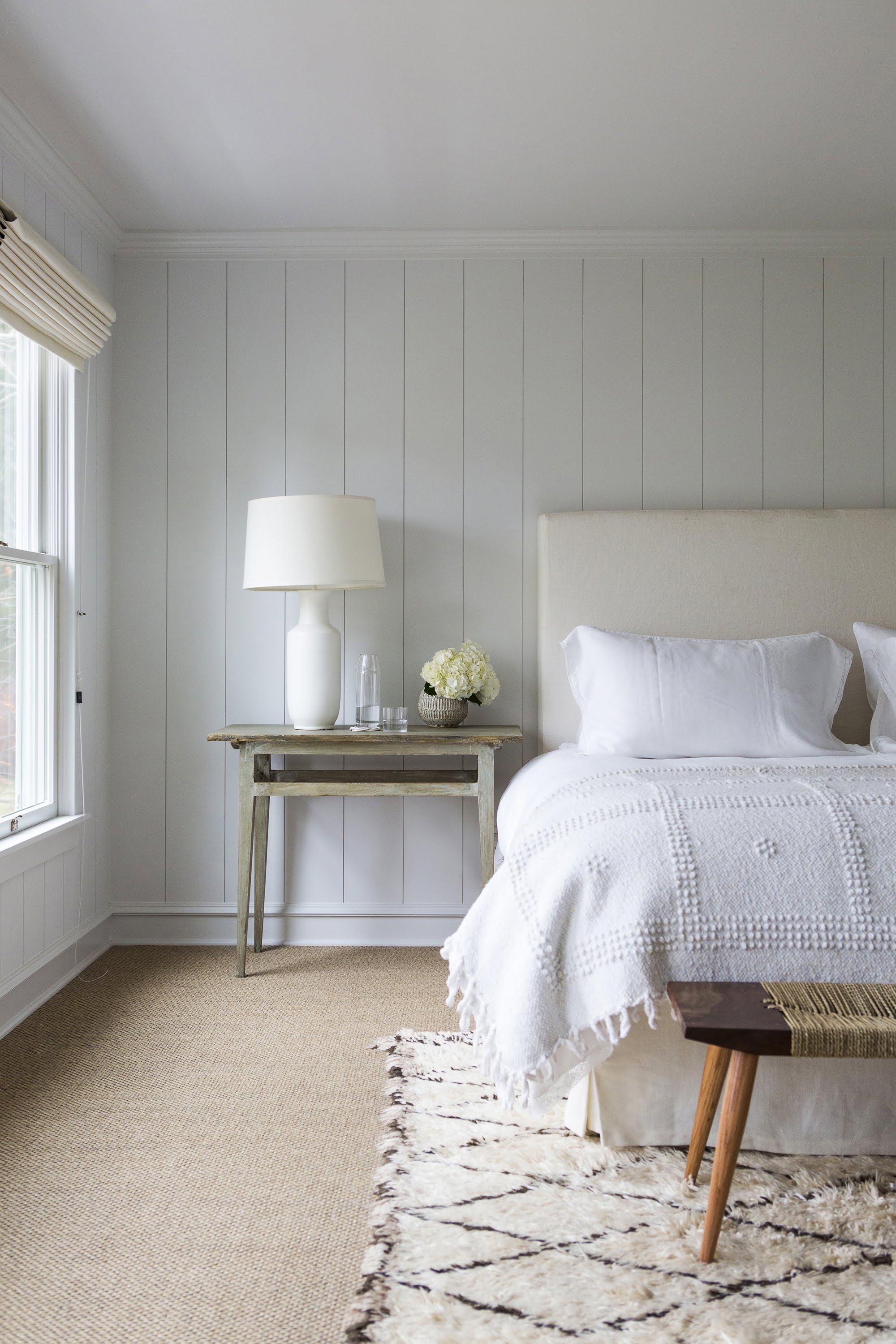 Cozy lakehouse bedroom by Jenni Kayne