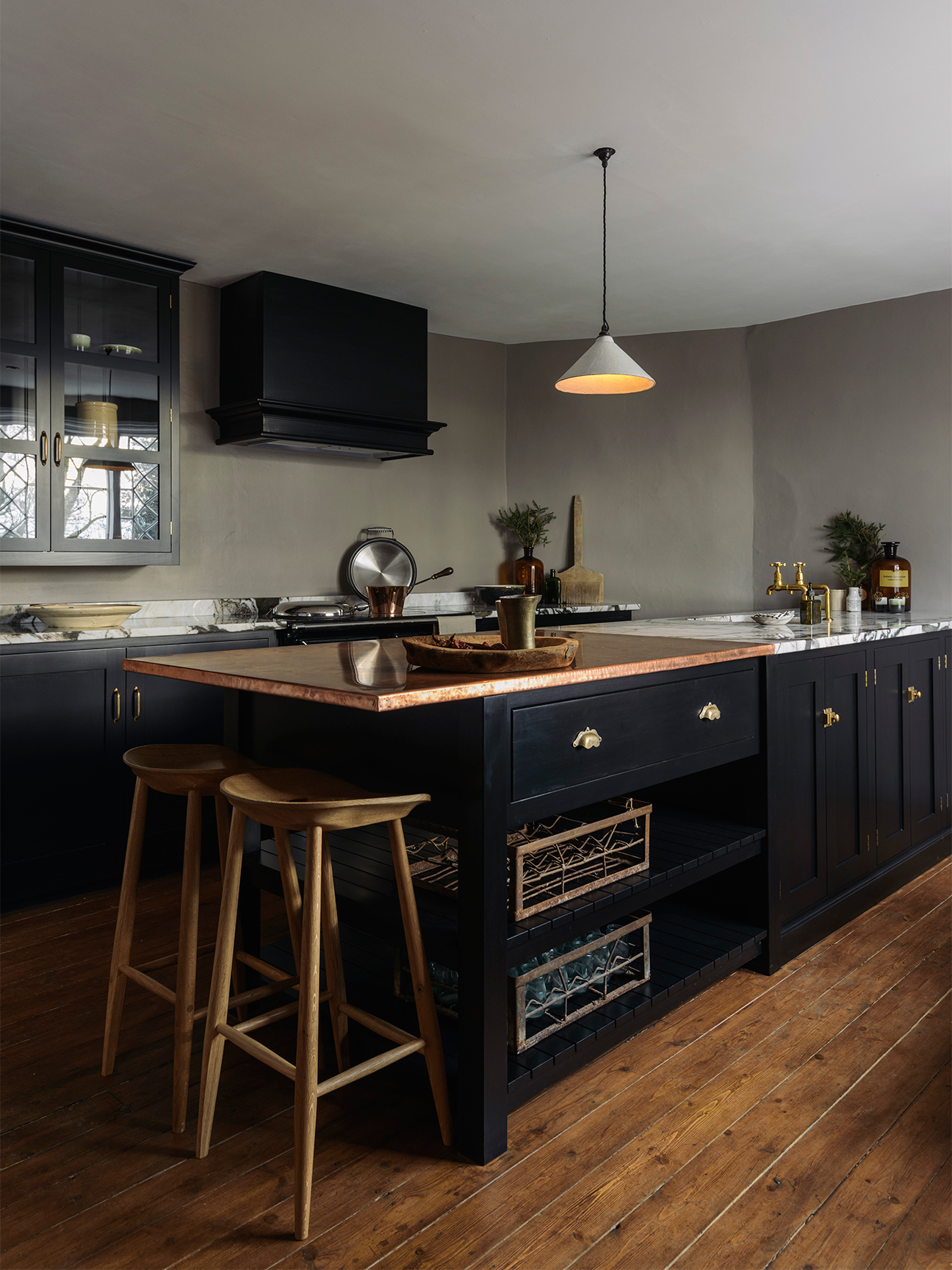 black cabinet kitchen