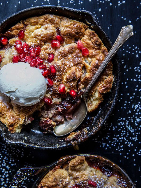 apple pomegranate cobbler with ice cream