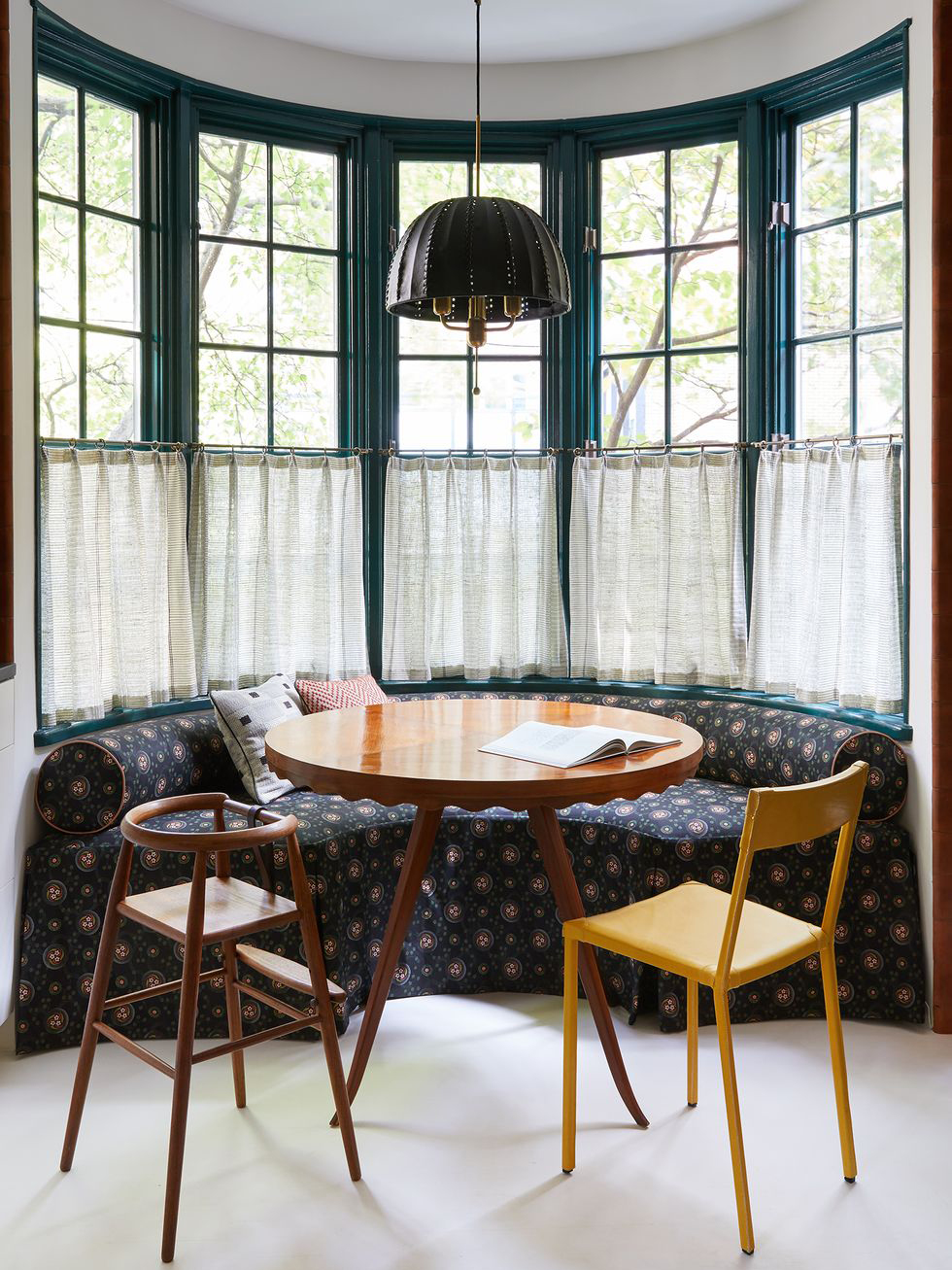 Kitchen breakfast nook with curve banquette