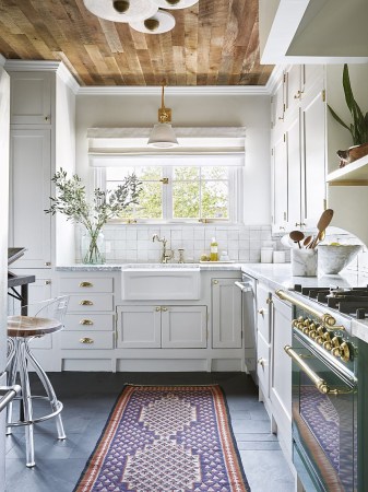 Designers Recommend The 8 Best Black Paints for Kitchen Cabinets in 2022