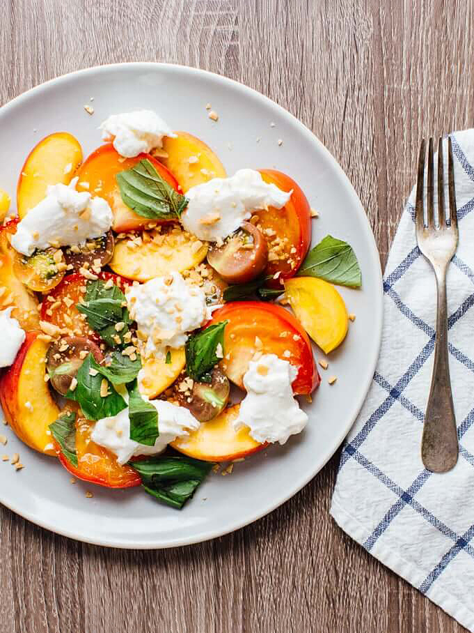 peach and burrata salad