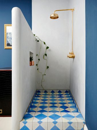 white and blue plaster bathroom