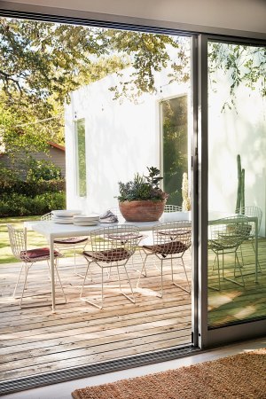 outdoor patio with dining room set