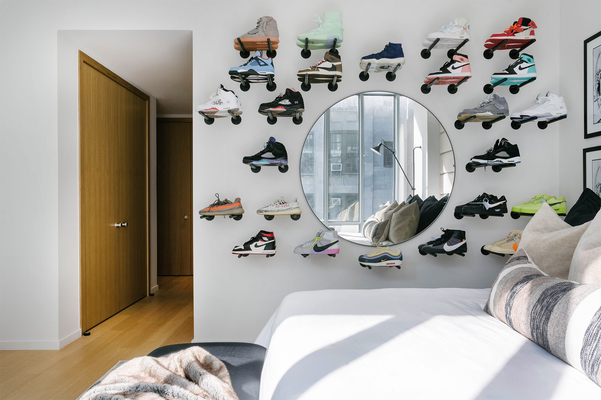 Floating shoe wall