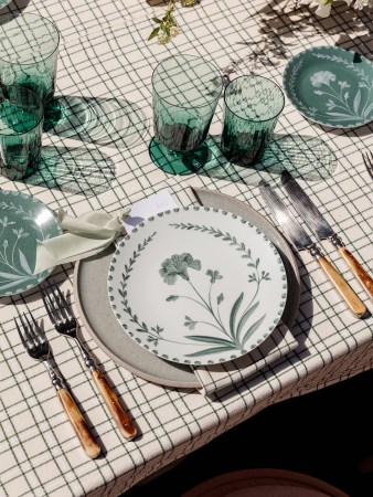 Set Your Dinner Table for Spring to Lift Your Spirits