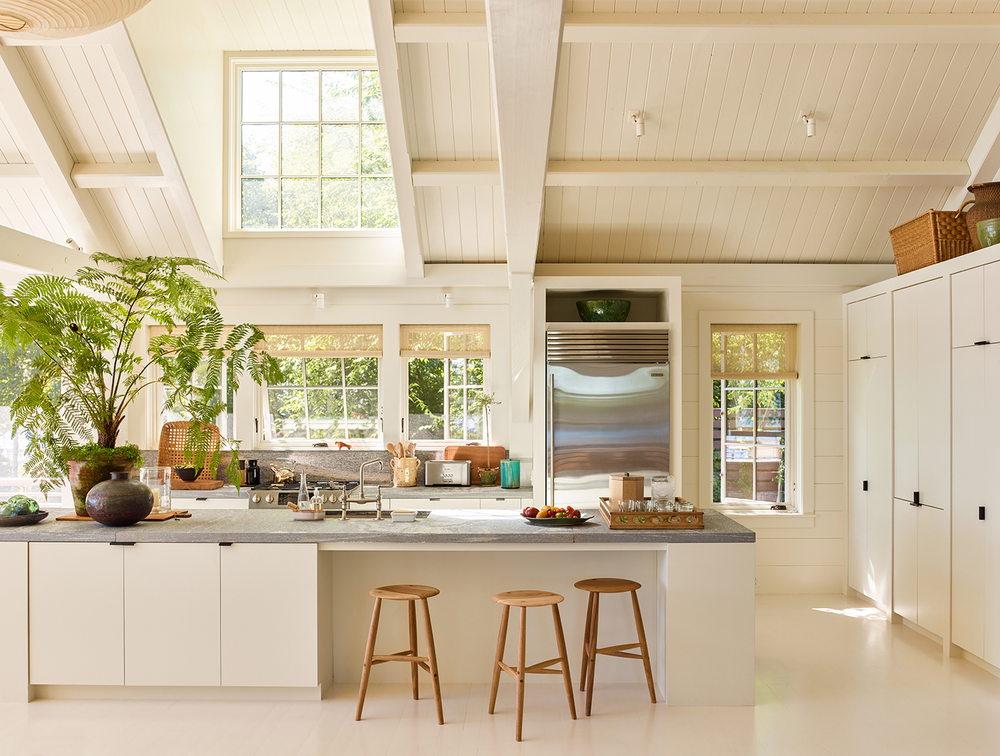 Large off-white kitchen with vaulted ceiling