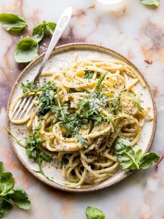 cacio e pepe spaghetti