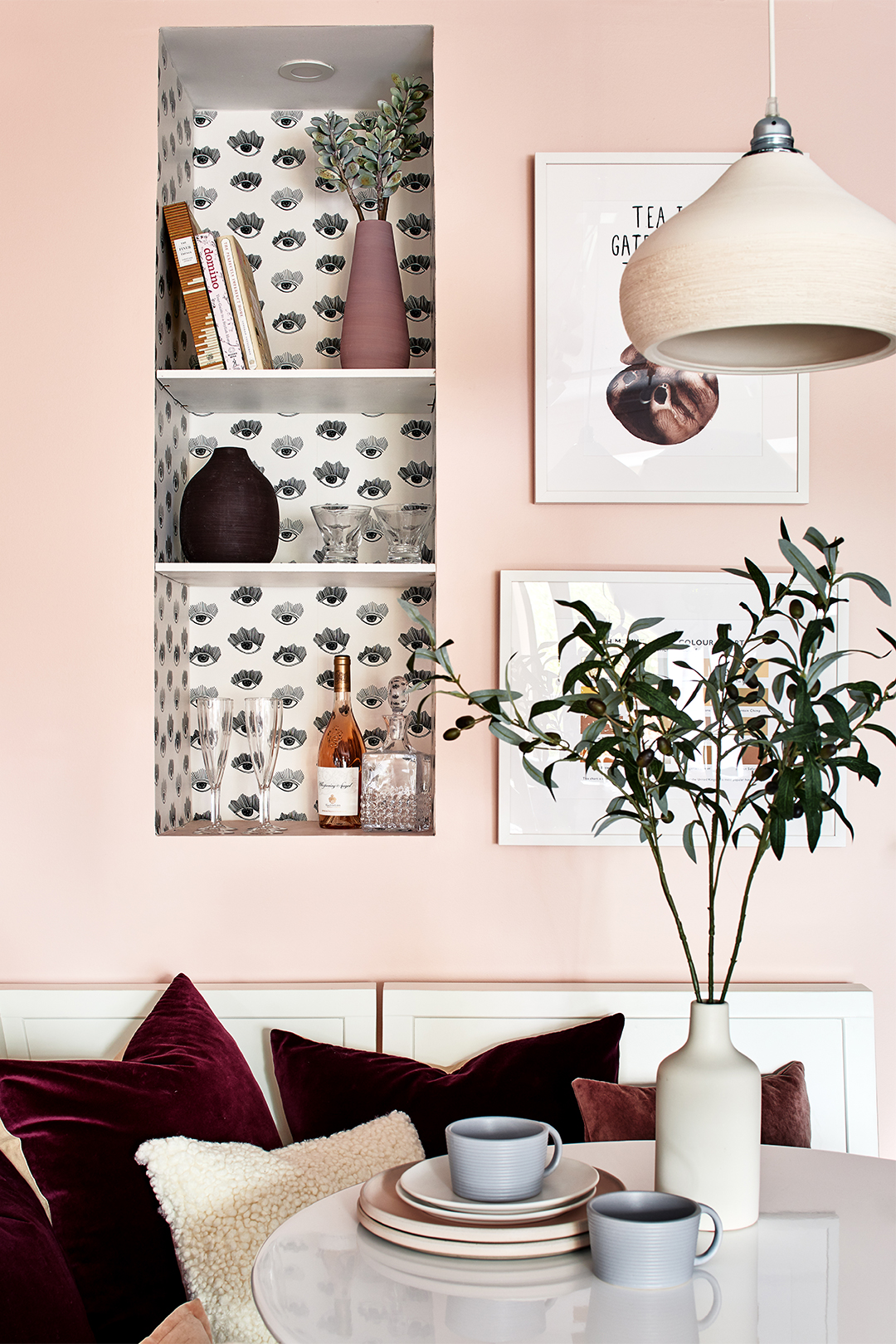 Breakfast nook with wallpapered niche