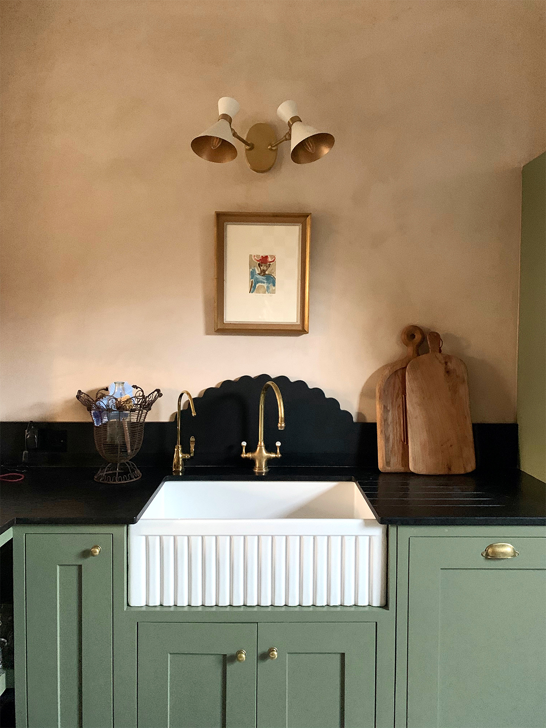 Kitchen with scalloped backsplash