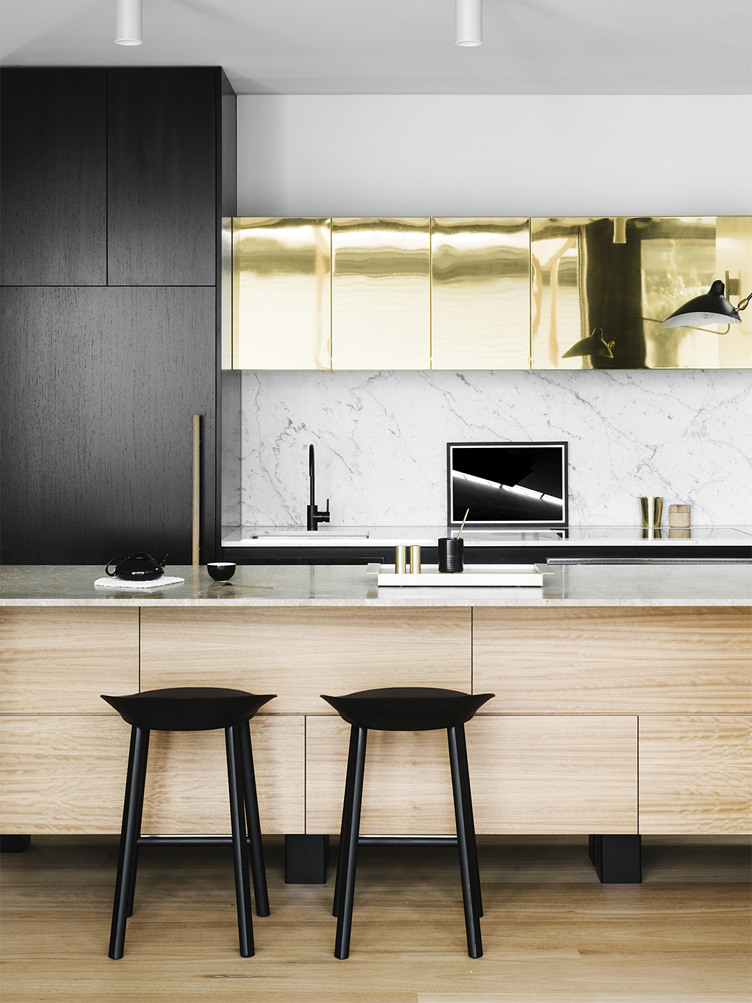 Kitchen with shiny brass upper cabinets