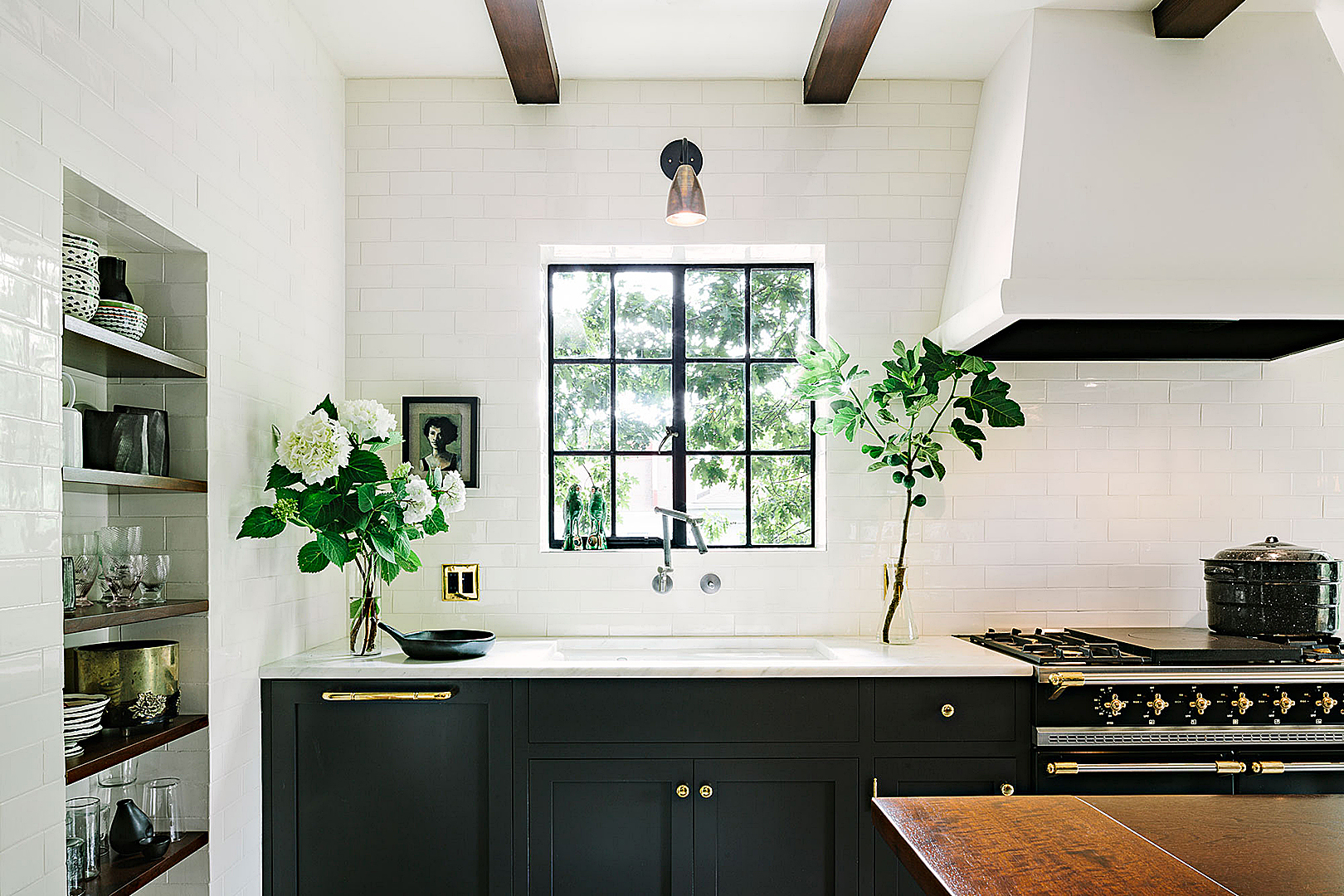 white and black kitchen