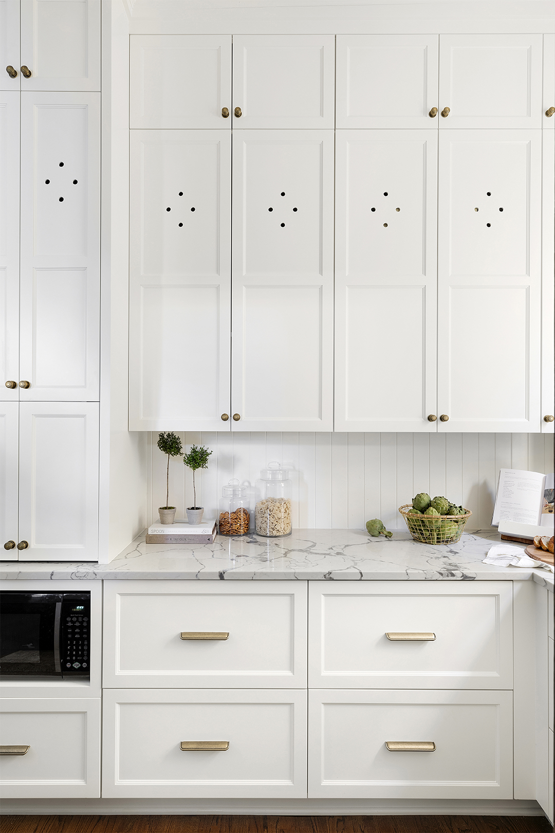 This Traditional Kitchen Renovation Is Proof Green Can Be a Neutral