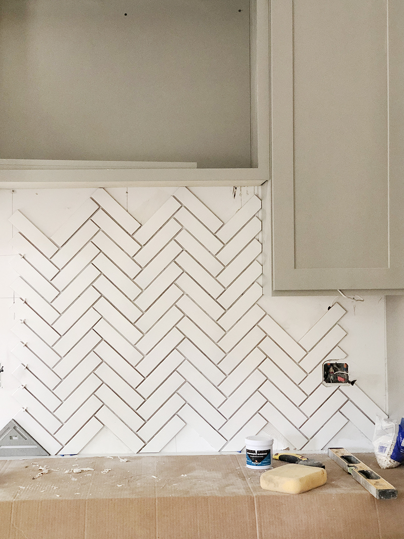 Tiling a kitchen backsplash