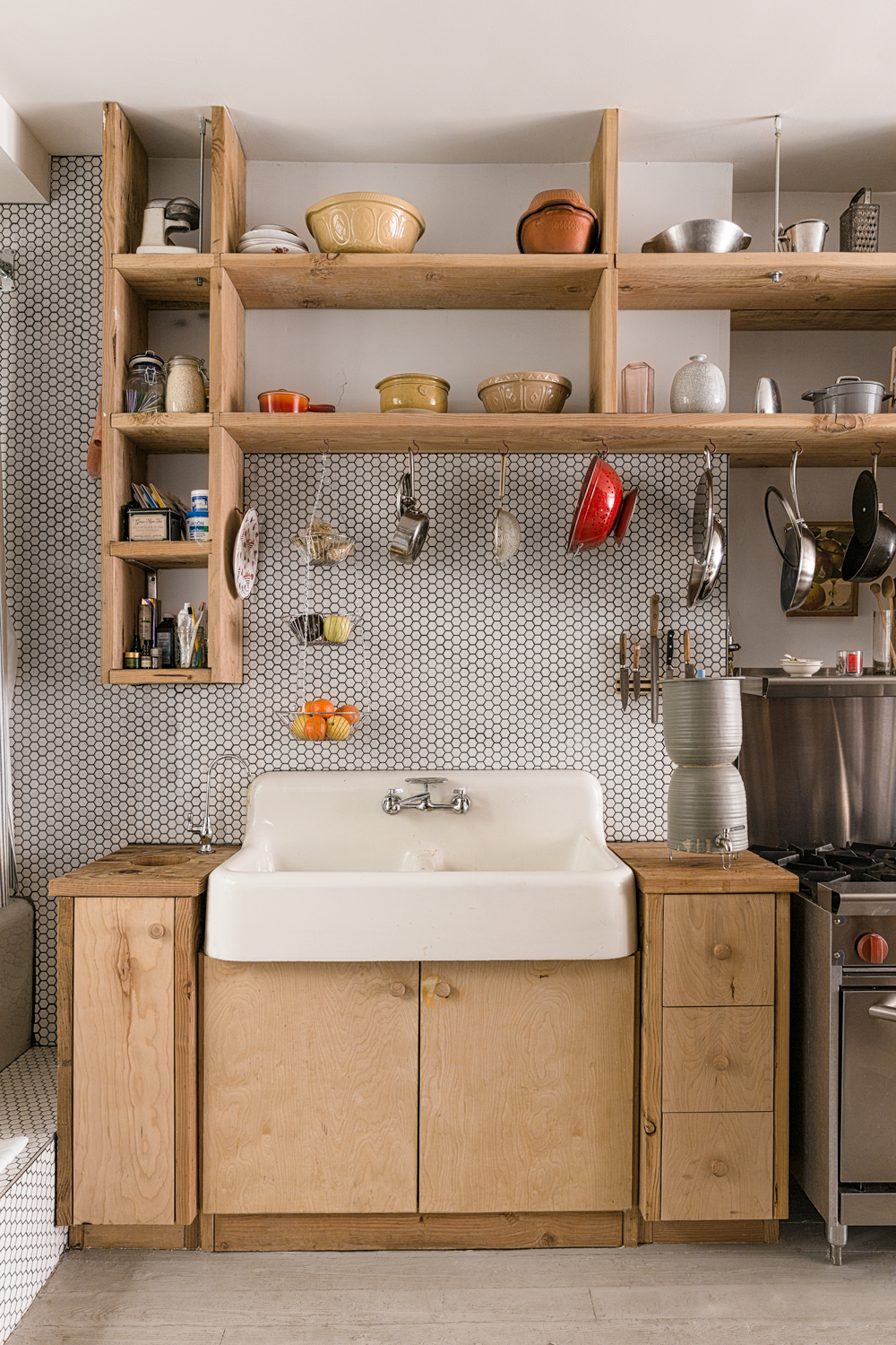 Cozy New York apartment kitchen