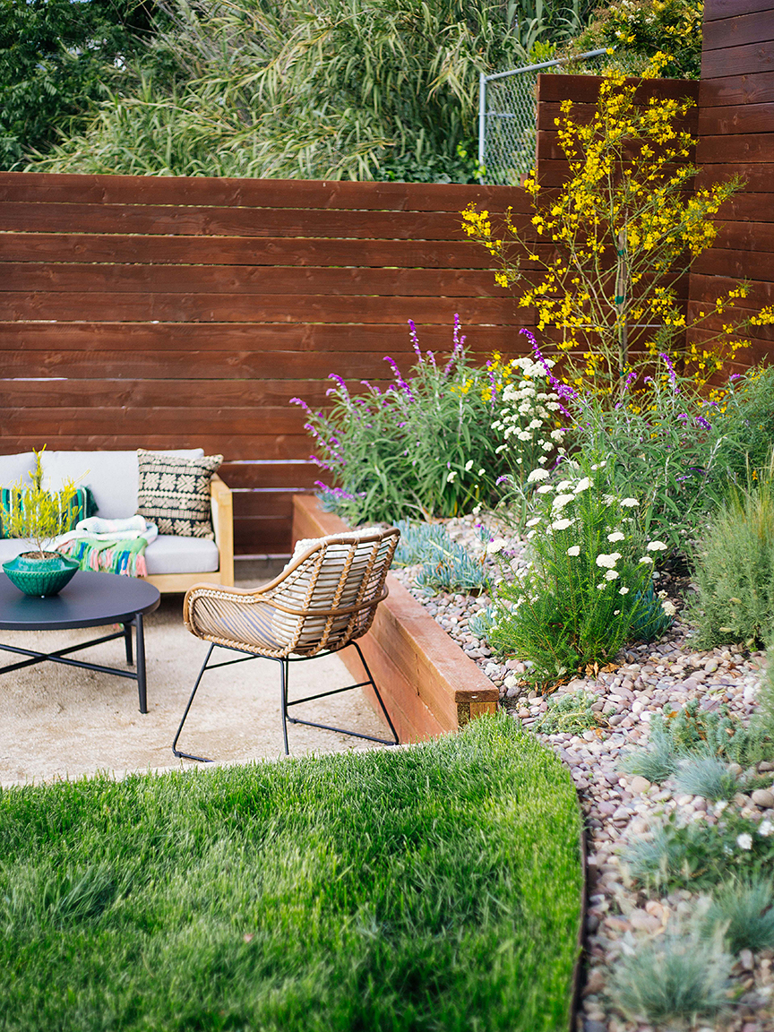 outdoor garden and gravel sitting area