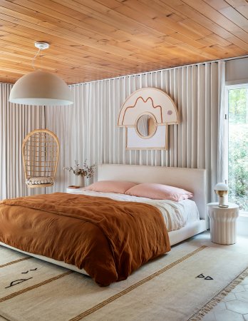 Sara Sherman Samuel's tan and pink bedroom