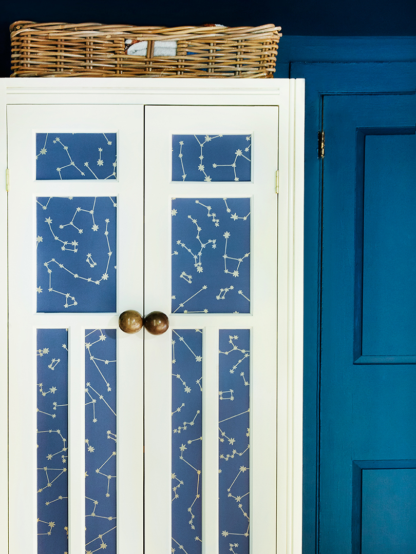 Wardrobe with constellation removable wallpaper doors