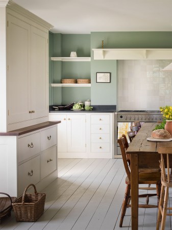 7 White Shaker Kitchen Cabinets That Are Surprisingly Versatile