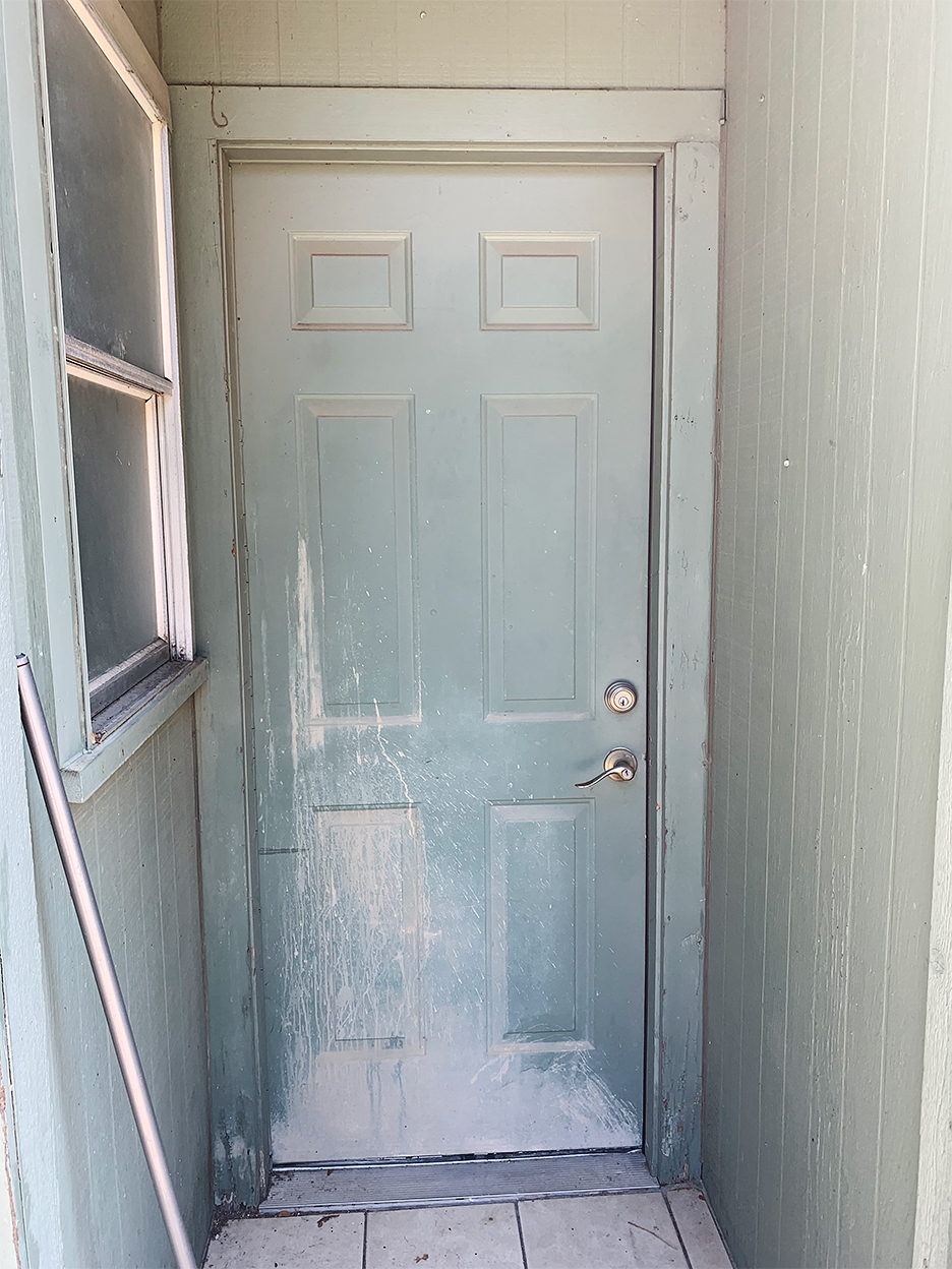 gross white door