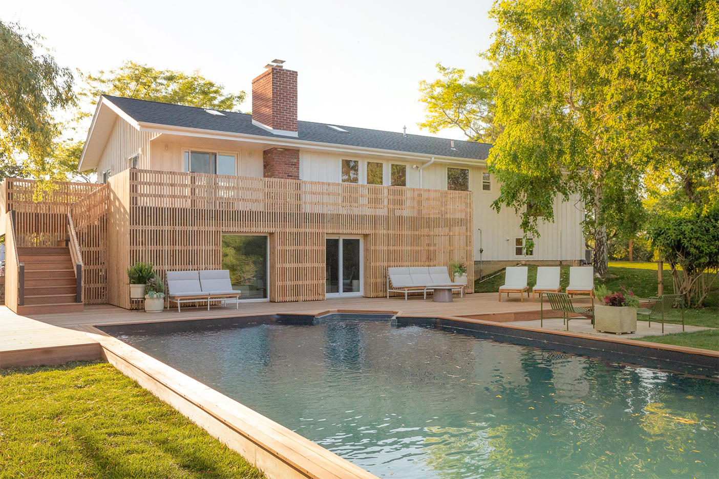 Vinyl pool with gray lining