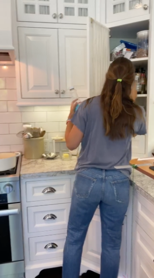 Jennifer Garner’s Kitchen Cabinets Upgrade This Dated Trend