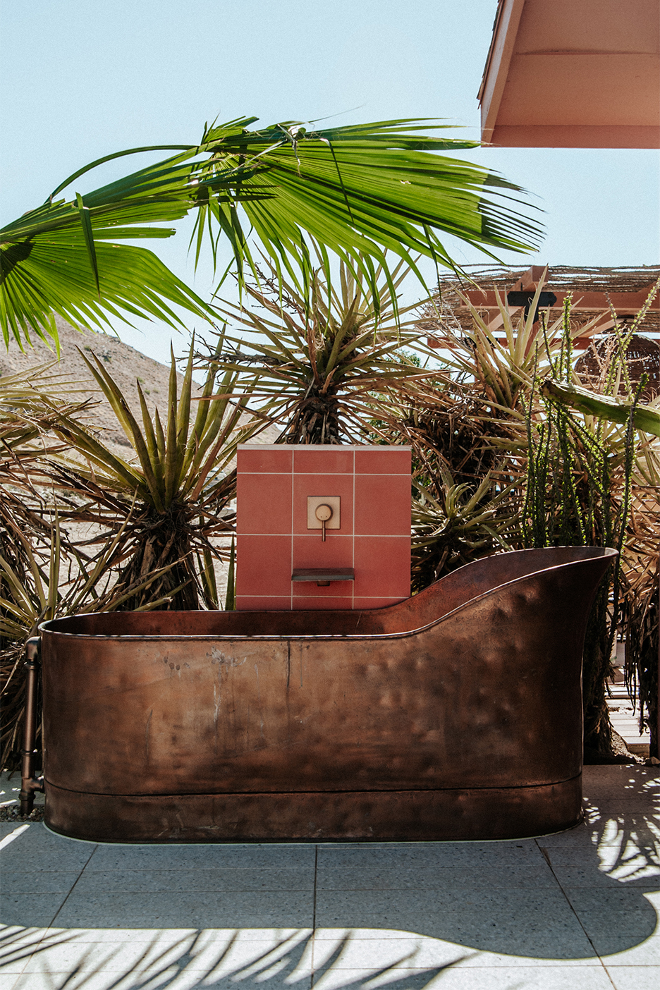 outdoor tub