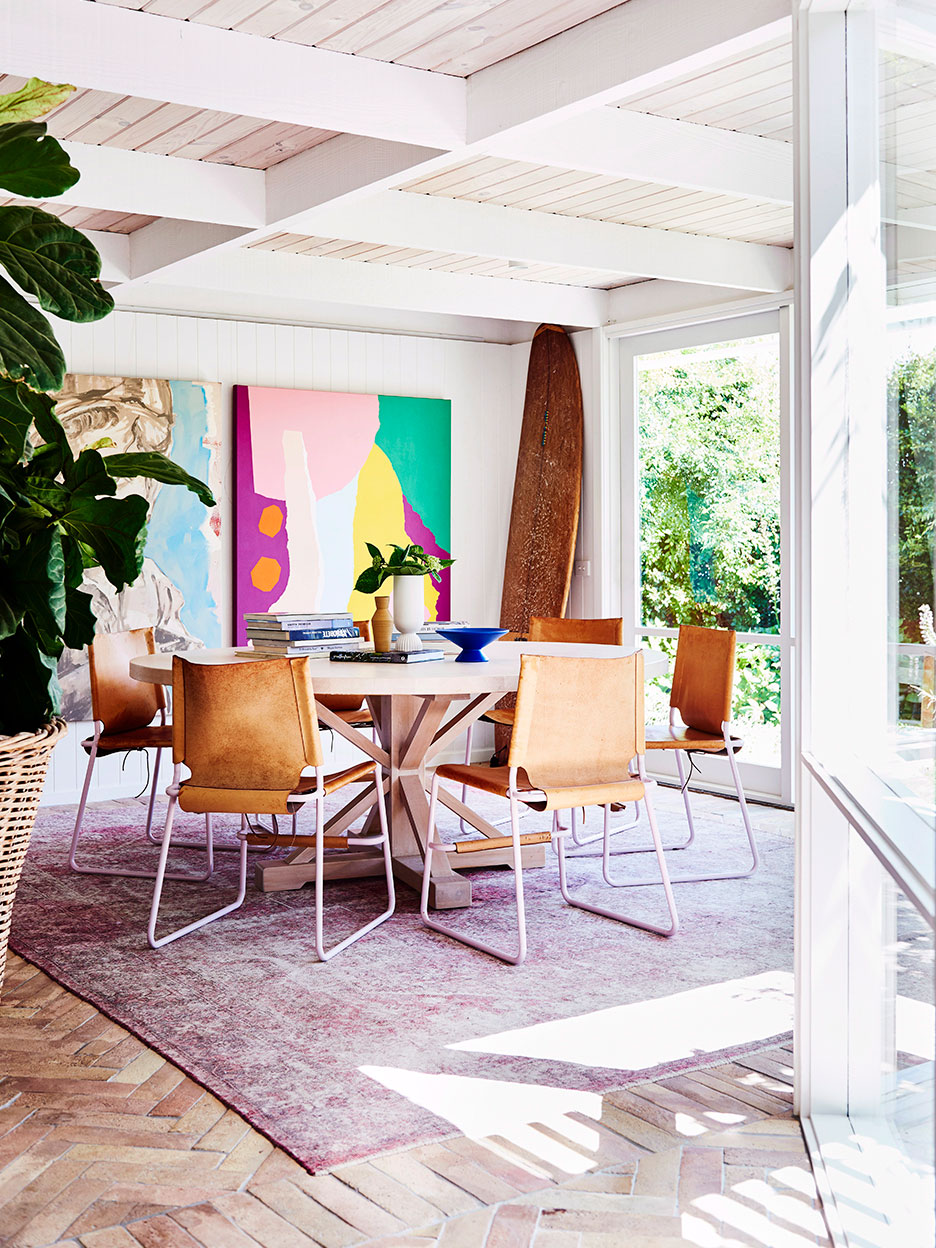 Dining room with round table and lilac rug