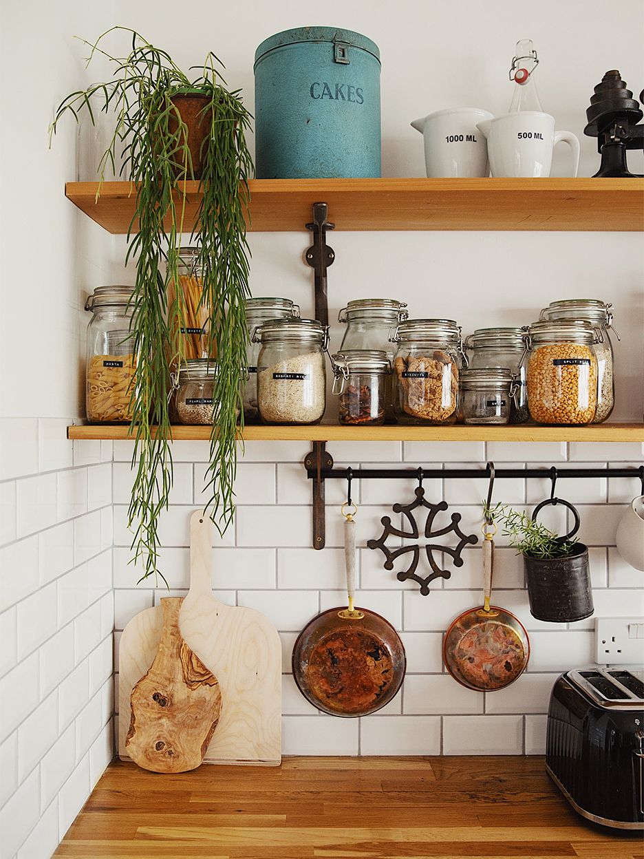 subway tile kitchen wiht small pots