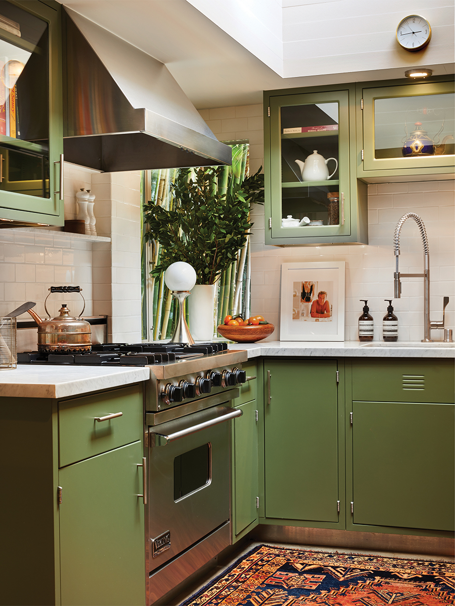 Green kitchen cabinets