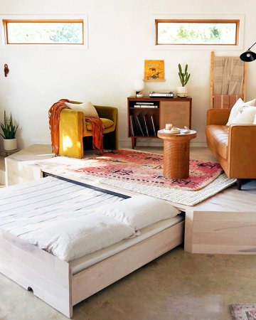 A Clever Trundle Bed Transforms This Living Room in 60 Seconds