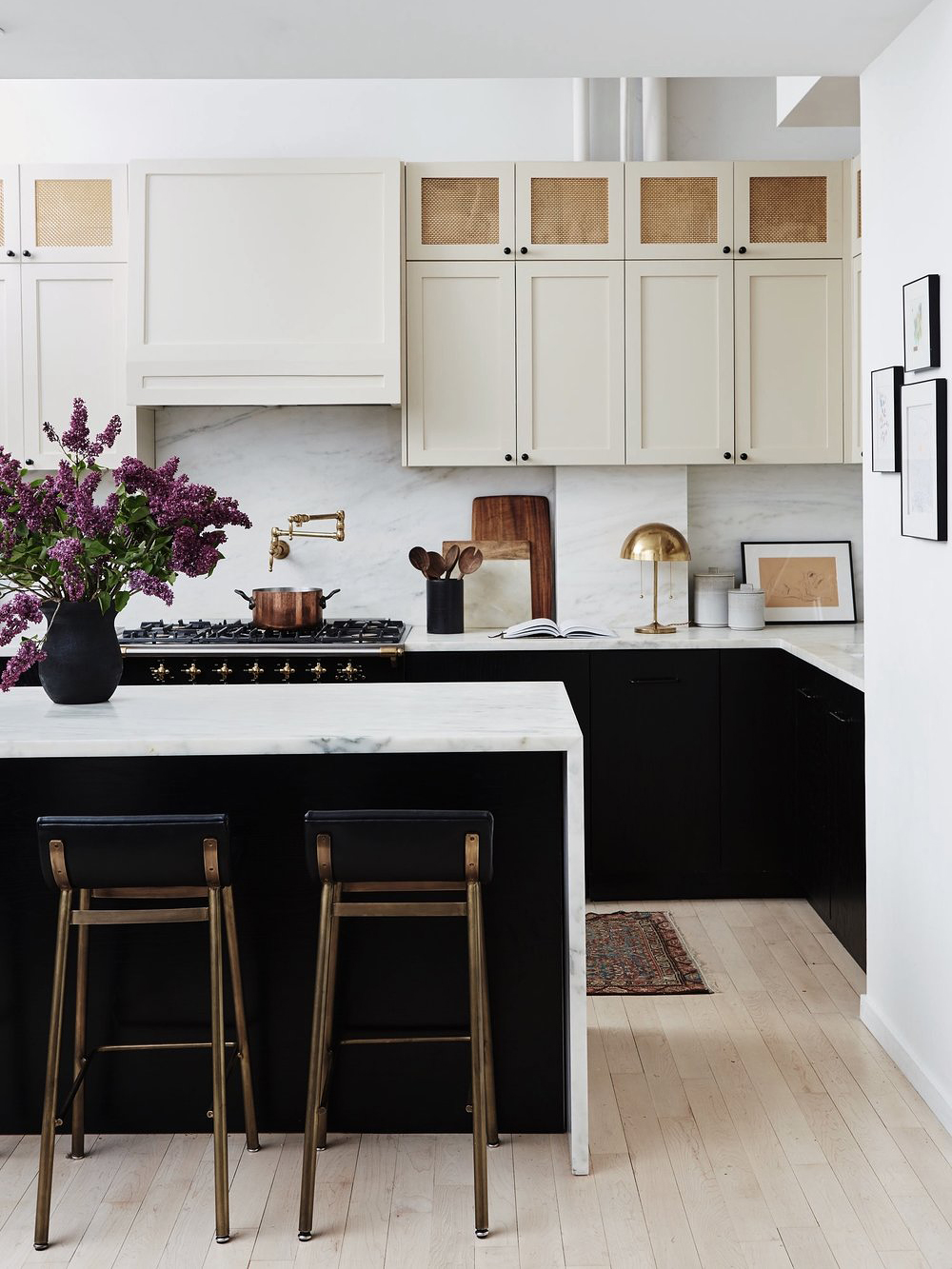 white and black kitchen