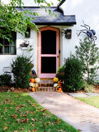 whtie house with pink door