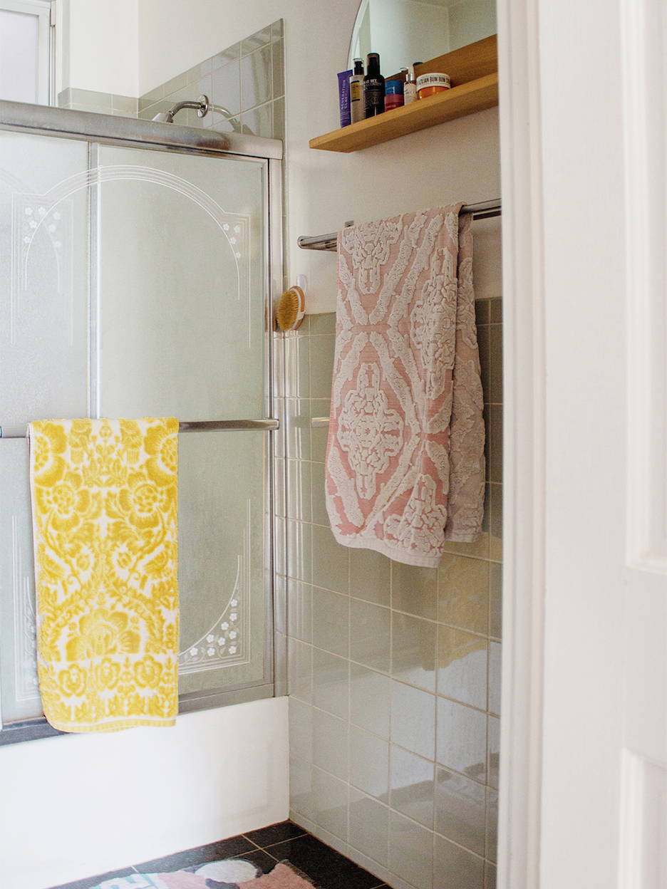 tub with glass shower door