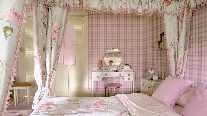 Pink plaid bedroom