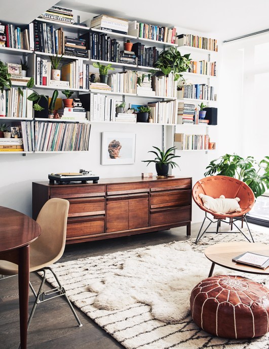 6 Bookshelf Decor Ideas That Make the Perfect Zoom Background