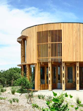 This Beach House Is a Perfect Circle, Unbroken by Hallways or Bedroom Walls