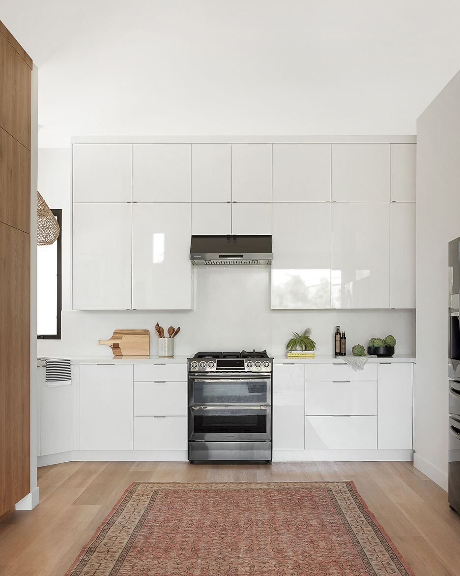 shiny white kitchen