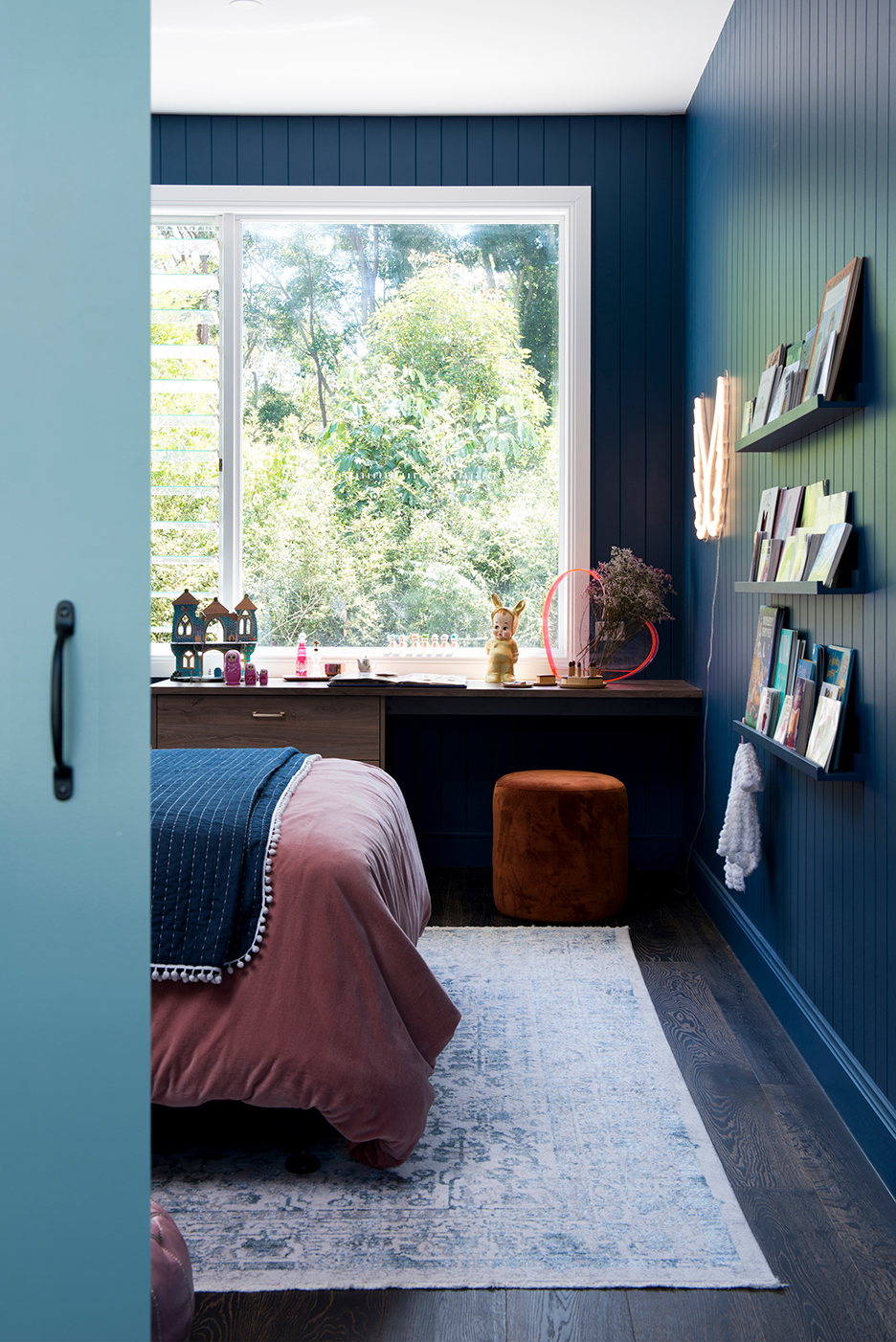 floating bookshelves