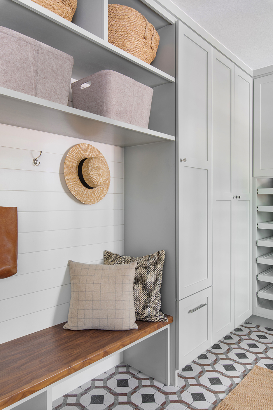 built in bench in laundry mud room