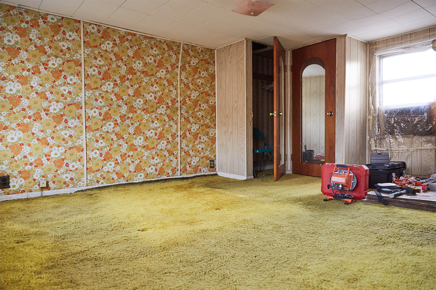 dated bedroom with yellow carpet