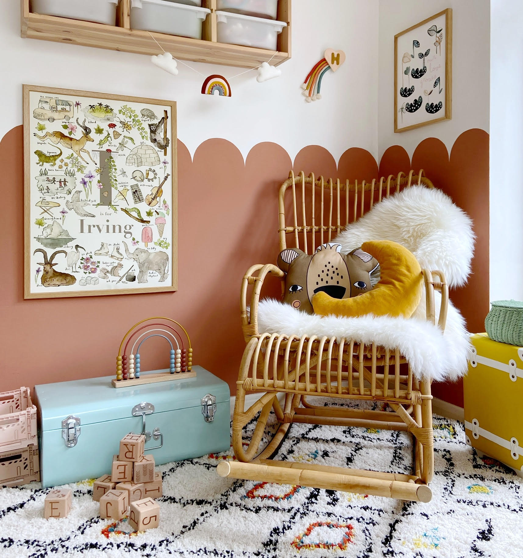 Terracotta rooms - An arched wall mural in desert shades.